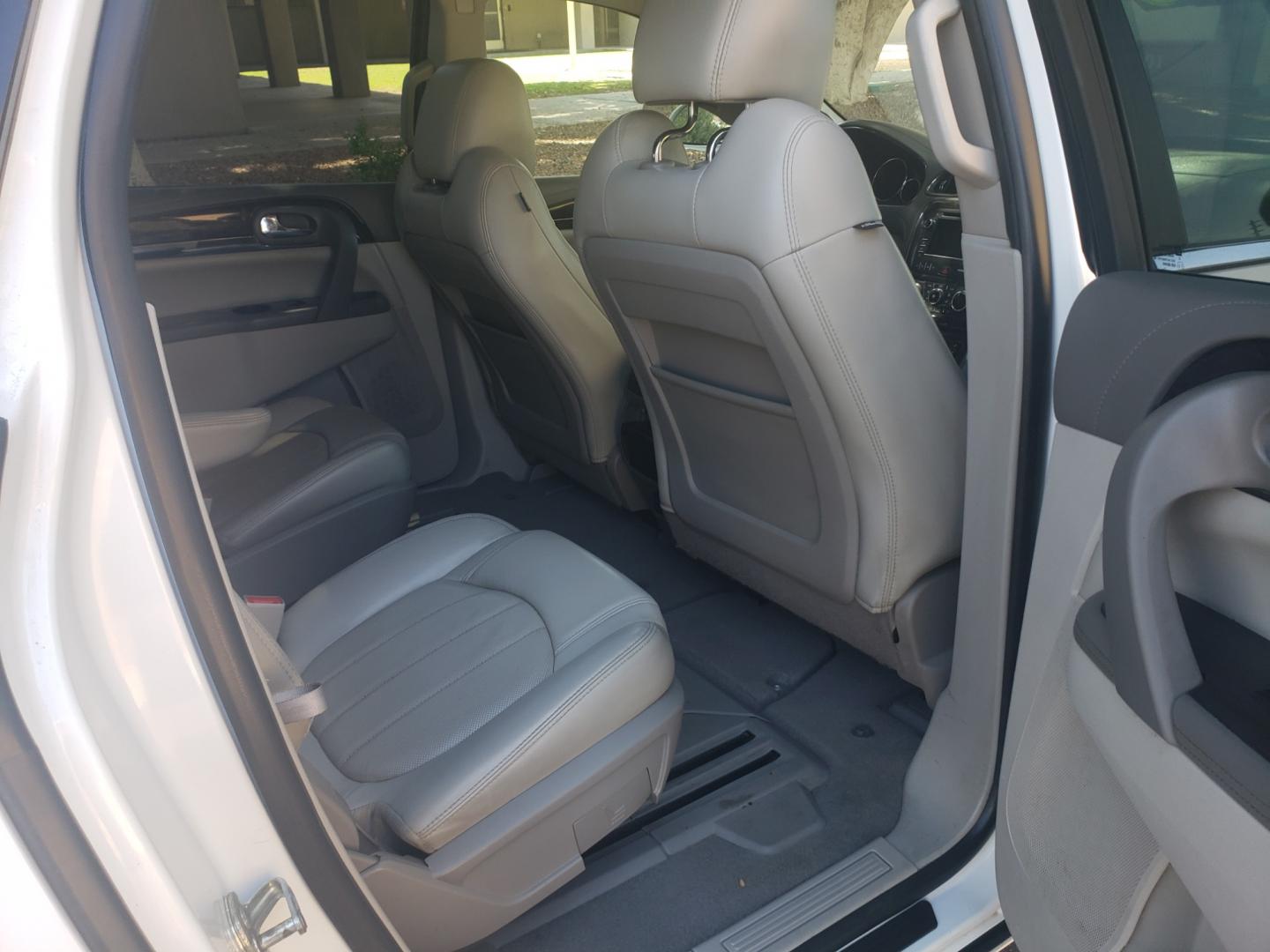 2017 WHITE /gray Buick Enclave (5GAKRBKD3HJ) with an 3.6L V6 DOHC 24V engine, 6-Speed Automatic transmission, located at 323 E Dunlap Ave., Phoenix, AZ, 85020, (602) 331-9000, 33.567677, -112.069000 - 2017 Buick Enclave,....... EXCELLENT condition, Ice Cold A/C, Clean Gray interior with Gray leather seats in near perfect condition, 3RD row seating, Rear AC, New brakes, Tune up, Touch screen Stereo/CD Player, Bluetooth, Phone sync, Backuup camera, Satellite compatible, Gorgeous tinted sunroof,This - Photo#16